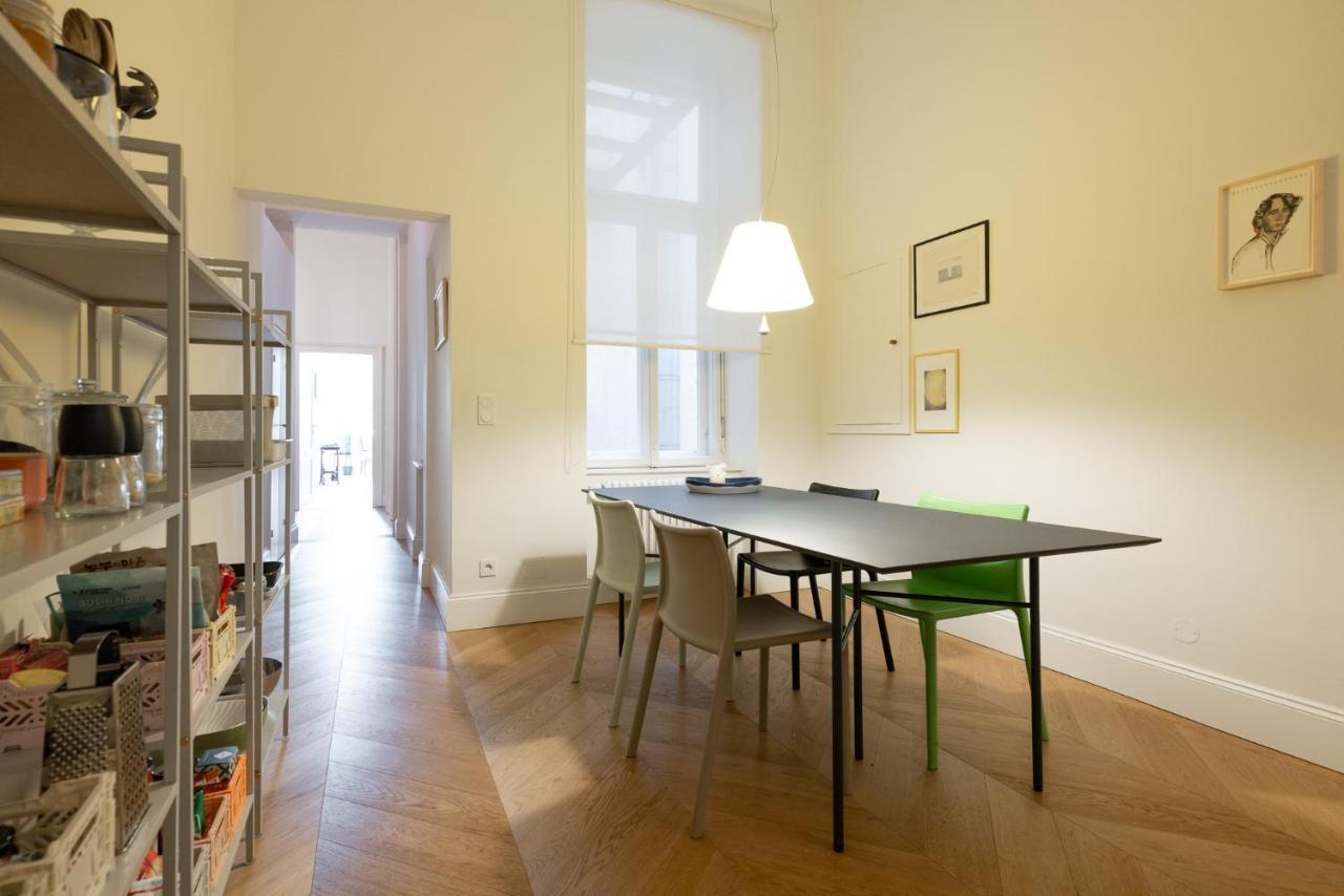 Stunning Apartment In City Center Viena Exterior foto
