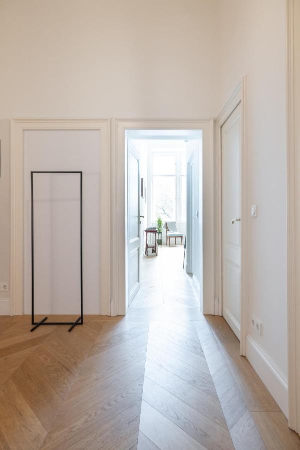 Stunning Apartment In City Center Viena Exterior foto